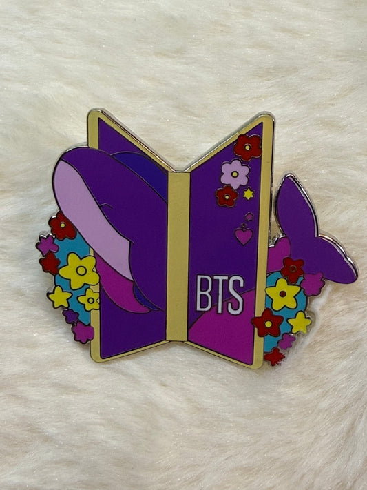 Flower whale pin